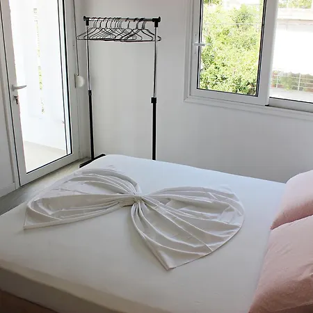 Erin Luxury *