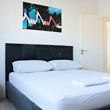 Erin Luxury * Sarande